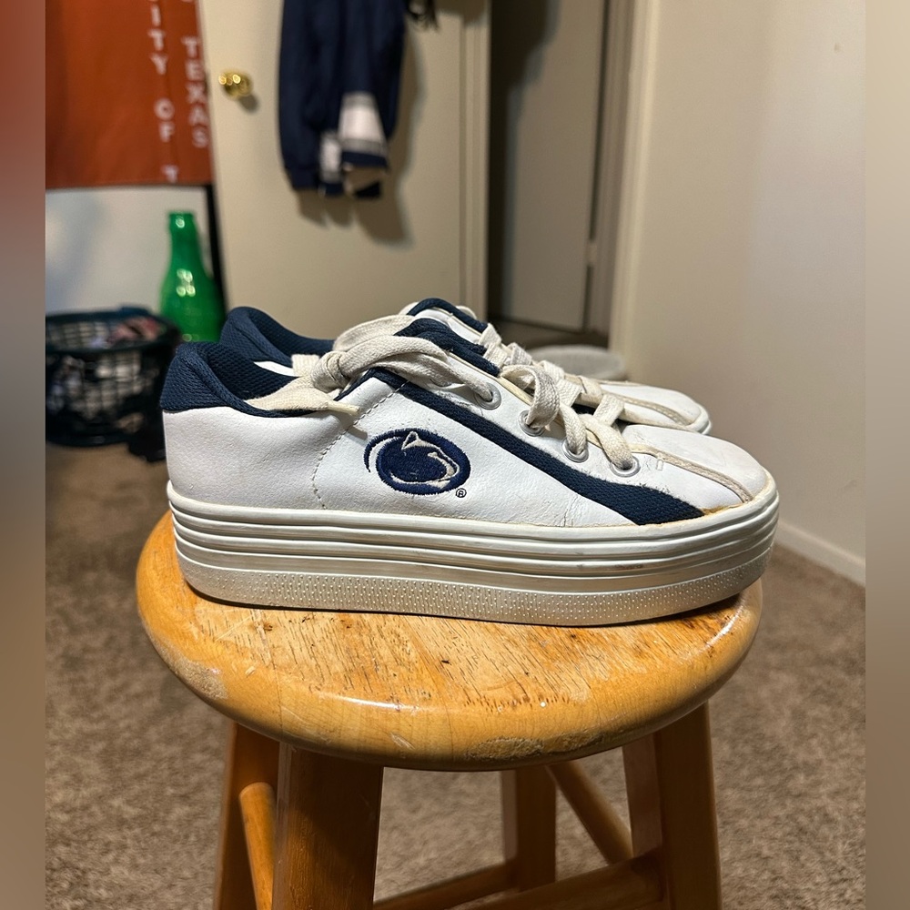 Vintage Woman’s NCAA Penn State “platform” shoes 90s size 8